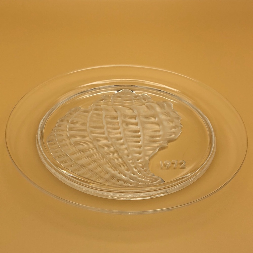Lalique 1972 annual plate with seashell motif
